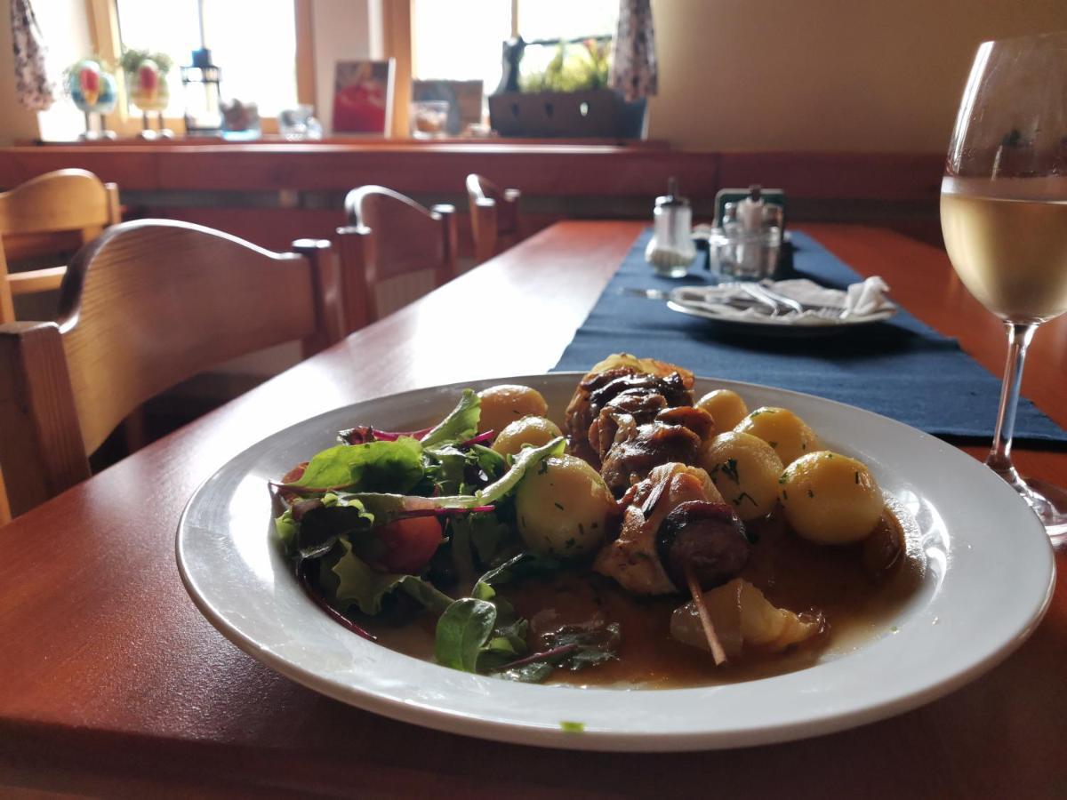 Hotel Zlaty Potok Nicov  エクステリア 写真