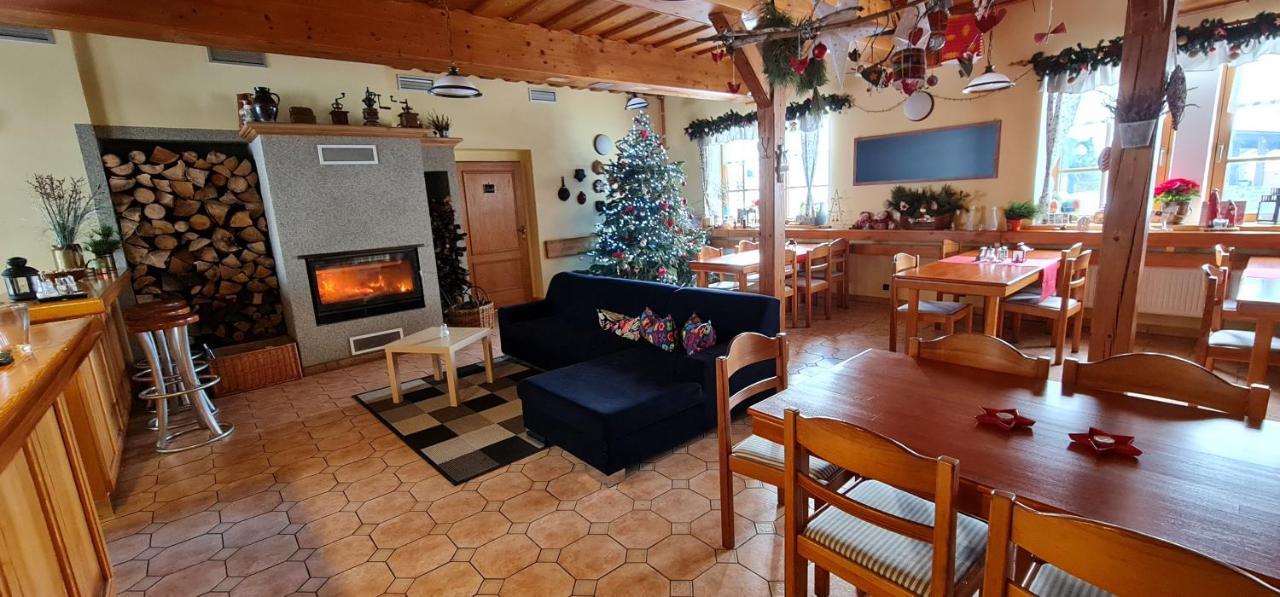 Hotel Zlaty Potok Nicov  エクステリア 写真