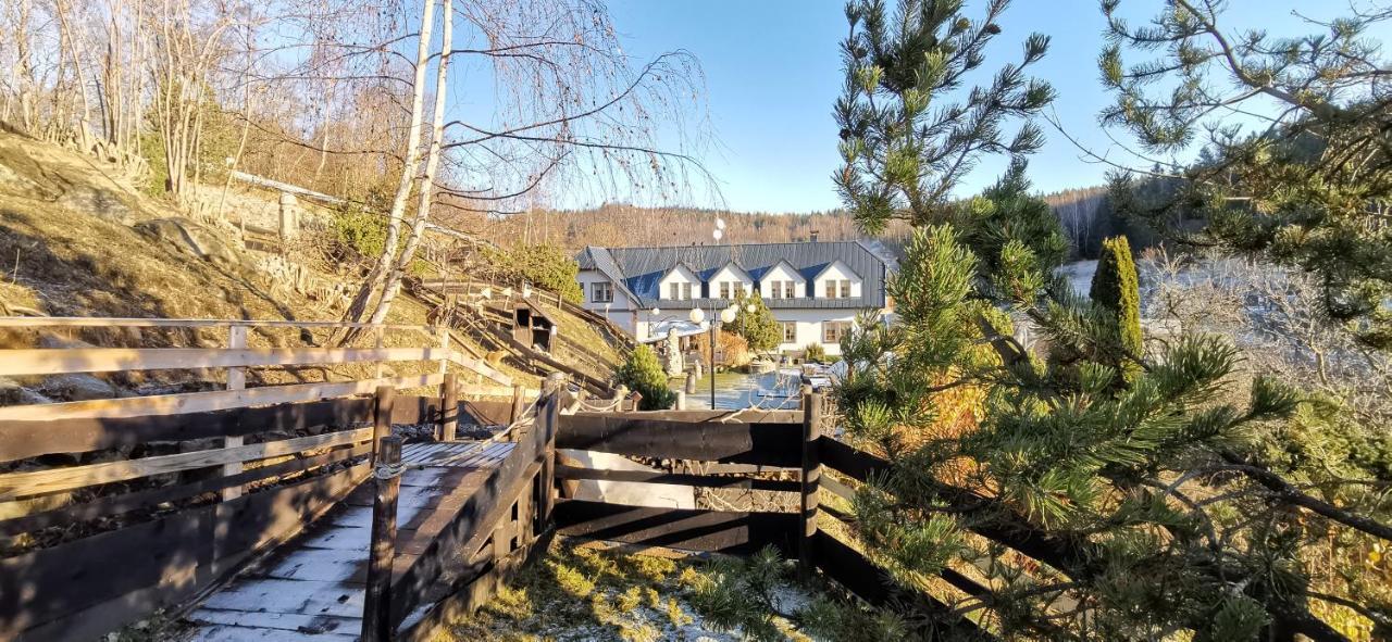 Hotel Zlaty Potok Nicov  エクステリア 写真