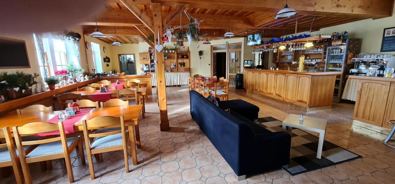 Hotel Zlaty Potok Nicov  エクステリア 写真