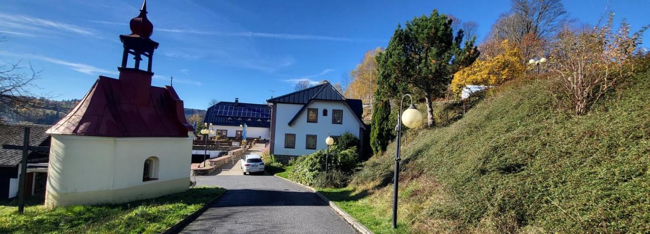 Hotel Zlaty Potok Nicov  エクステリア 写真
