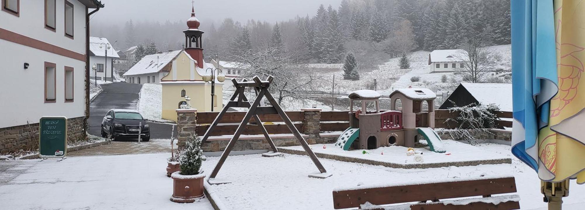 Hotel Zlaty Potok Nicov  エクステリア 写真