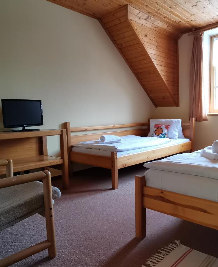 Hotel Zlaty Potok Nicov  エクステリア 写真